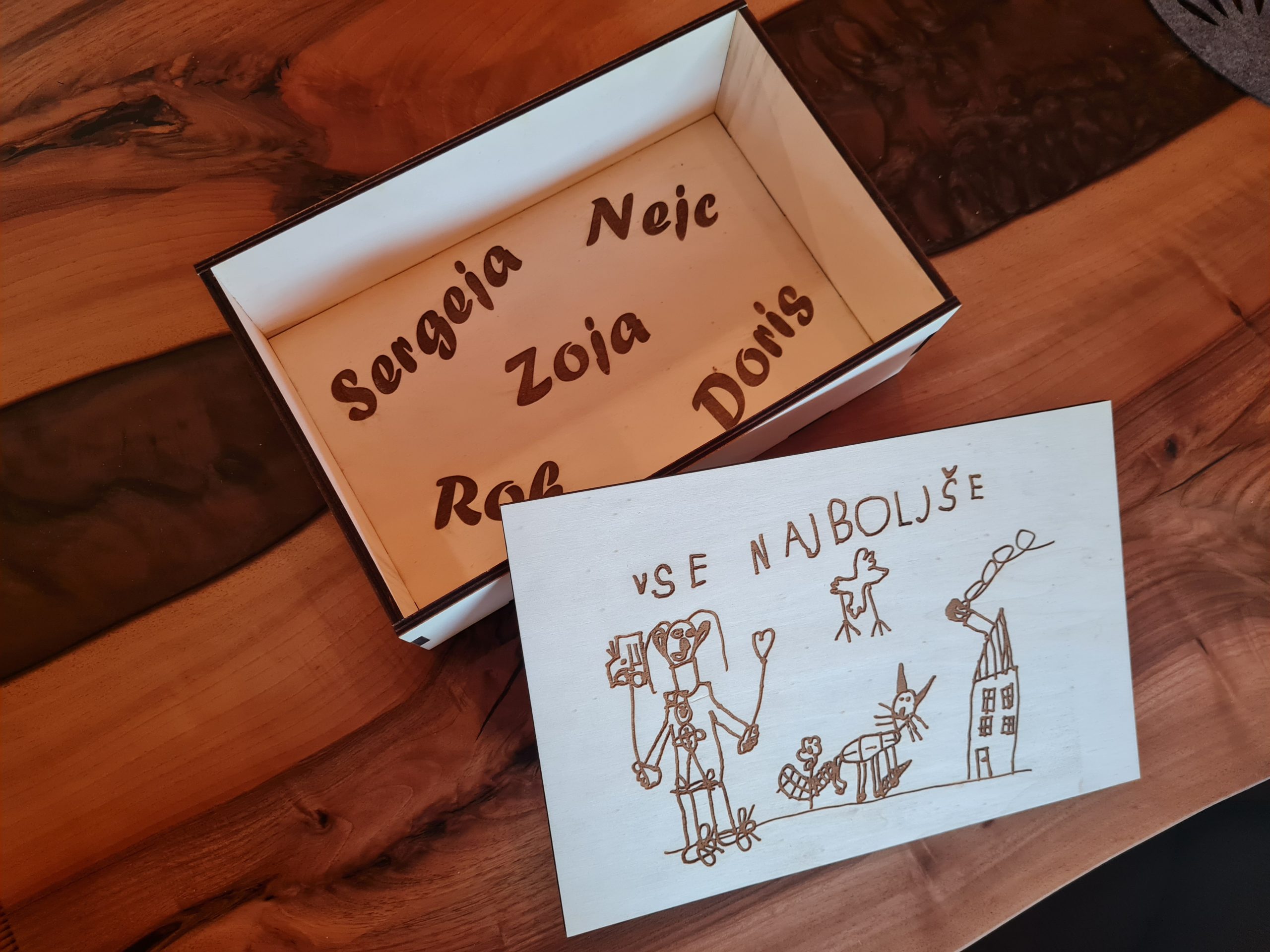 lesena skatla z motivom
